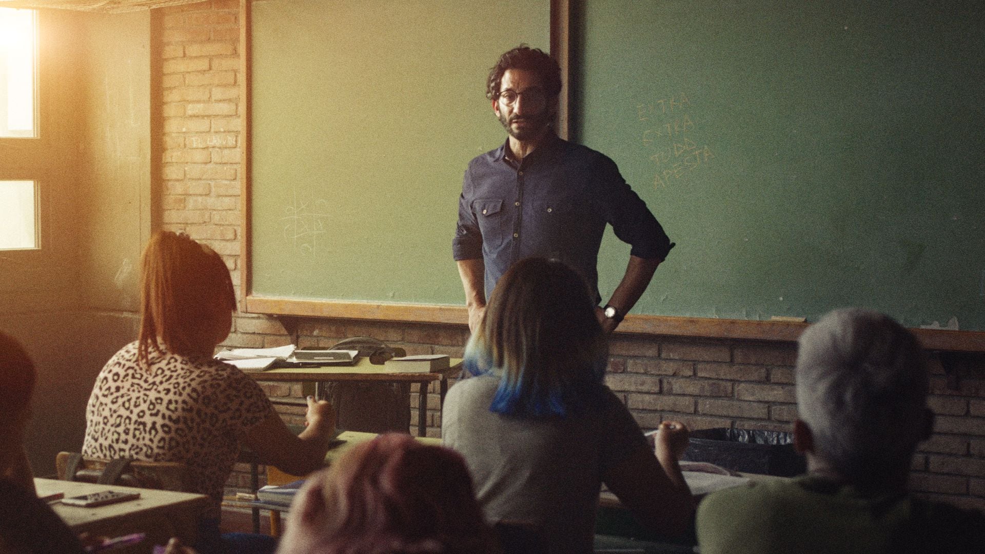 El suplente, una de las herramientas que encontró Juan Minujín para reflejar micro historias de esta parte del mundo (Netflix)