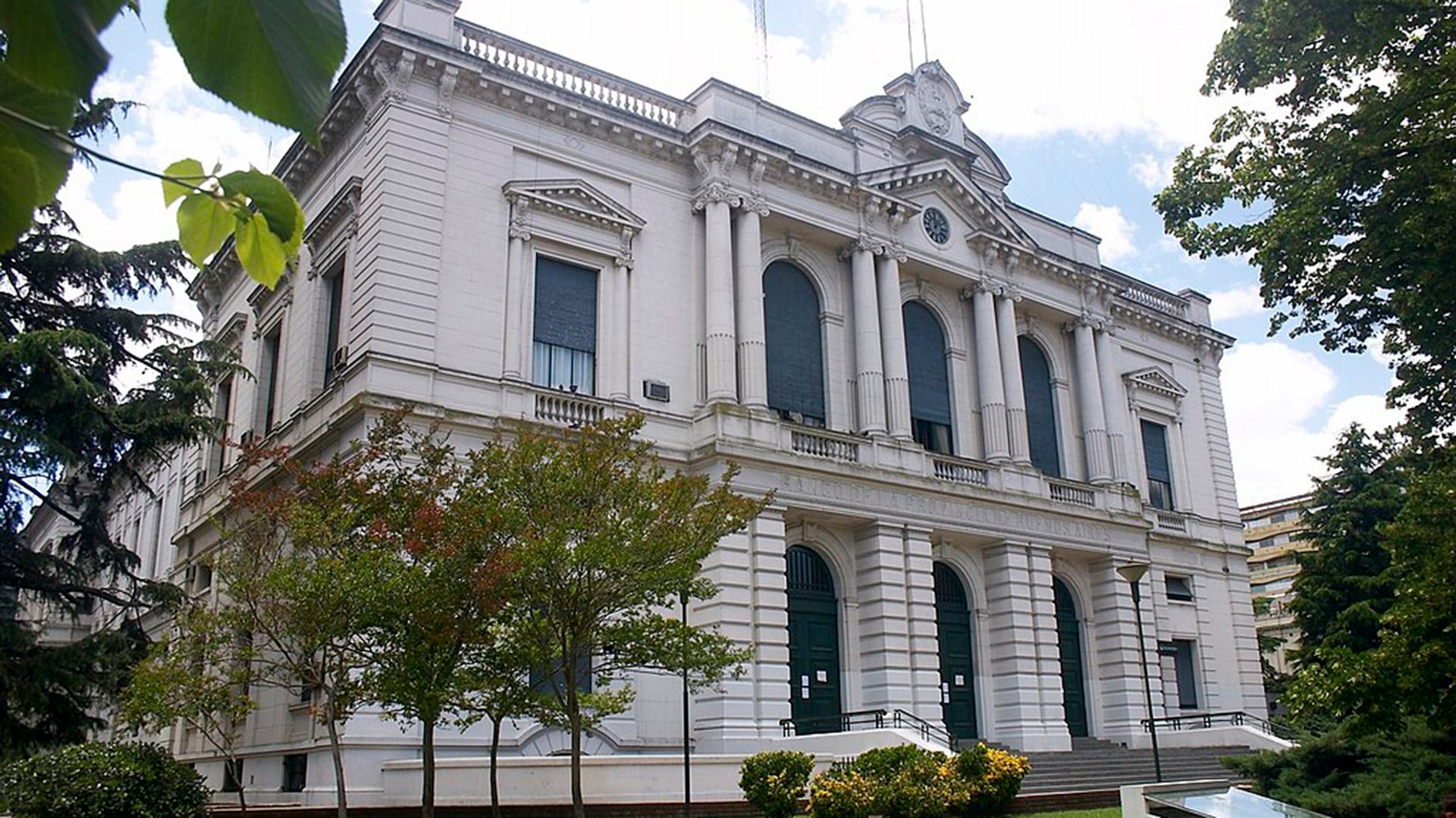 La gobernación de la provincia de Buenos Aires, en manos del peronismo, utilizó al Banco de la Provincia de Buenos Aires (BPBA) como una herramienta para erosionar la integridad del régimen de convertibilidad