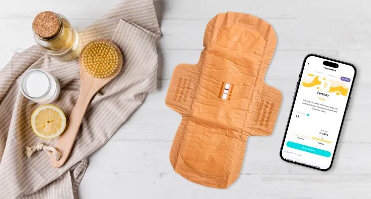 Vivoo lanzó una toalla sanitaria inteligente con sensores hormonales capaces de detectar el nivel de la hormona folículo-estimulante, útil para monitorear fertilidad y salud ovárica.