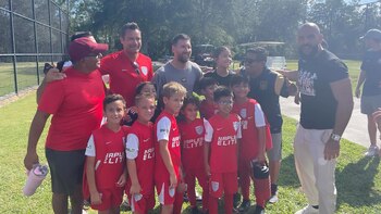 Messi en el partido de su hijo Thiago