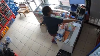 Captan a mujer robando celular a empleada de una tienda en Reynosa: usuarios la apodan ‘Lady Celular’