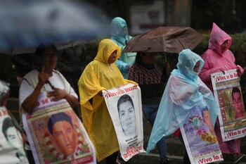 Las familias de los 43