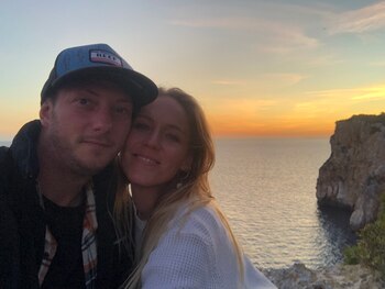 Al mes de haberse reencontrado,