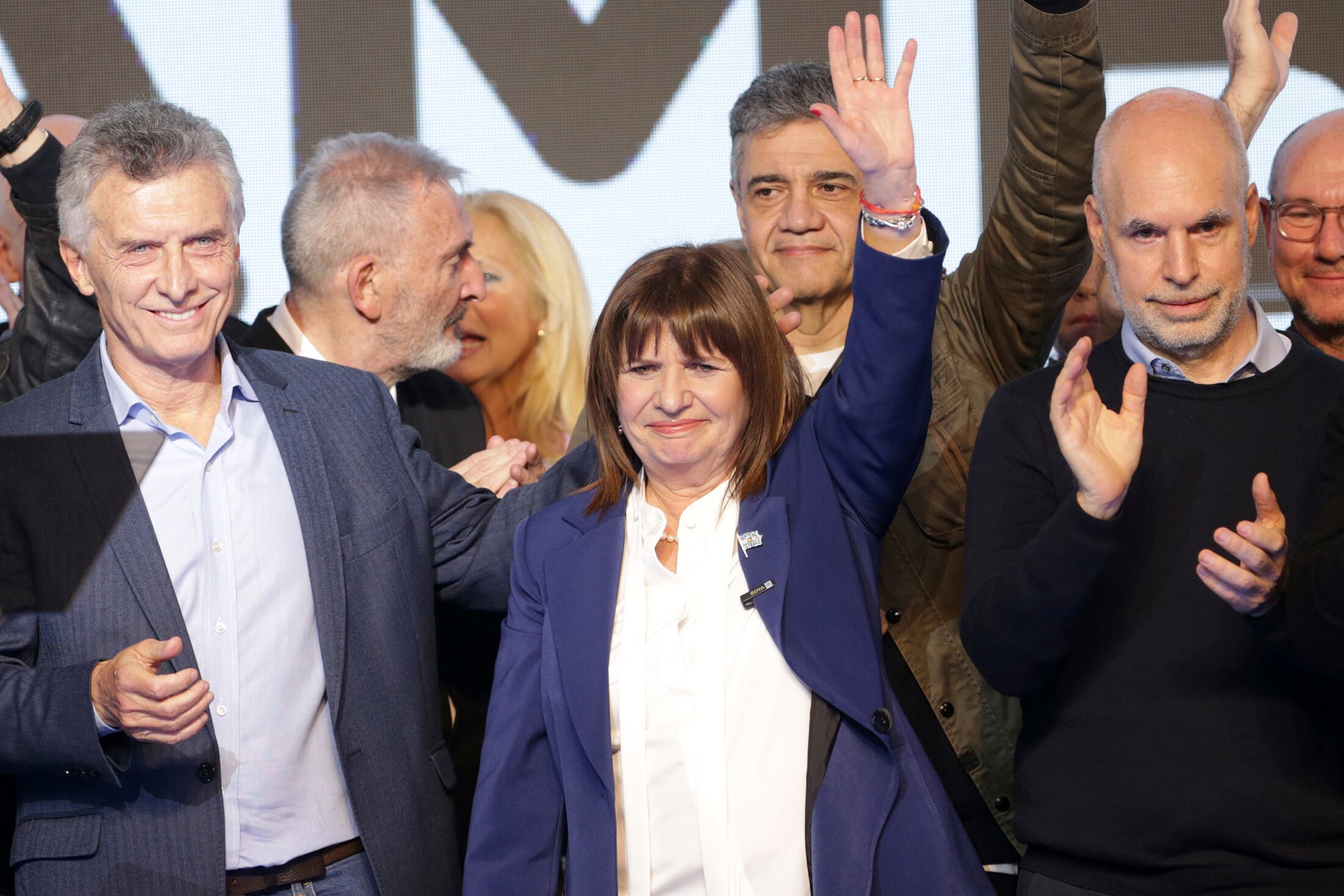 Mauricio Macri, Patricia Bullrich y Horacio Rodríguez Larreta. Foto de archivo, del día de las elecciones presidenciales de 2023 (AP)