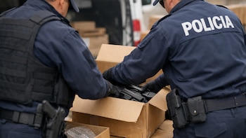 Guatemala: Policía decomisa armas y municiones escondidas en encomiendas