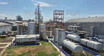 Autoridades federales aseguraron cuatro inmuebles presuntamente utilizados para el procesamiento ilegal de hidrocarburos en San Luis Potosí, Hidalgo y Morelos. (FGR)