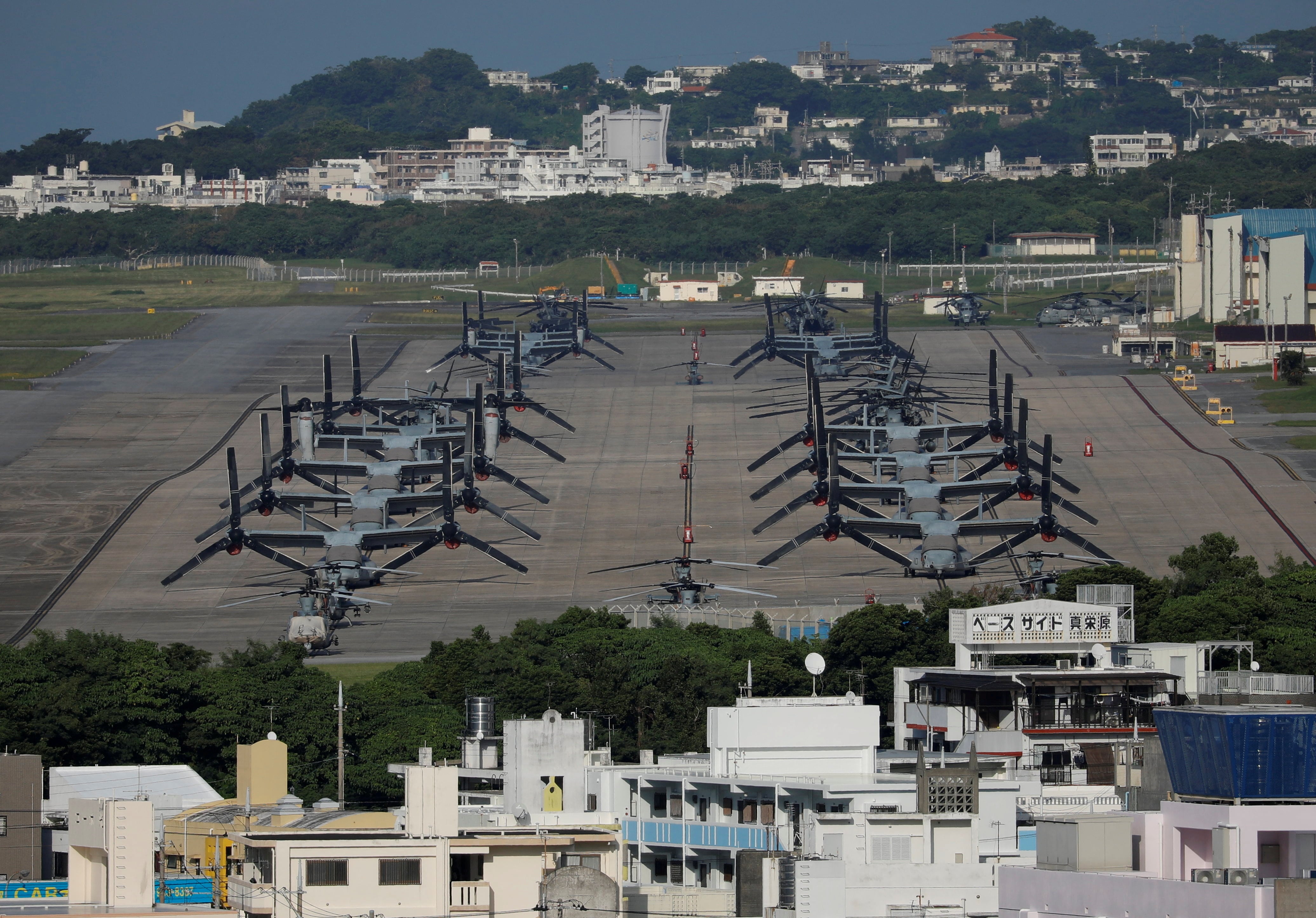 Se observan aeronaves MV-22 Osprey del Cuerpo de Marines de los EE. UU. en la Estación Aérea Futenma del Cuerpo de Marines, en Ginowan, provincia japonesa de Okinawa (REUTERS/Issei Kato/Archivo)