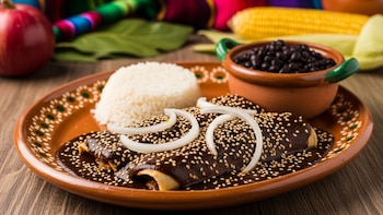 Enchiladas de mole, así puedes preparar este platillo mexicano versión baja en grasa