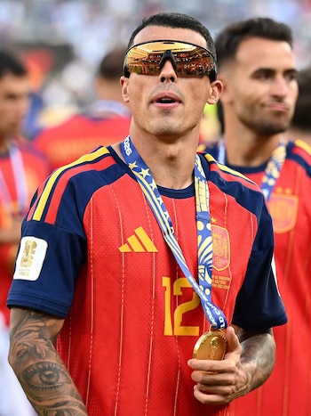 Oakley diseñó para los campeones del Mundial 2026 una edición especial de las Oakley Meta con estuche exclusivo y lentes grabados con la frase “FIFA World Cup Champions”.