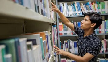 Al Ejecutivo de Biblioteca le