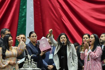 Luisa Alcalde hizo entrega de