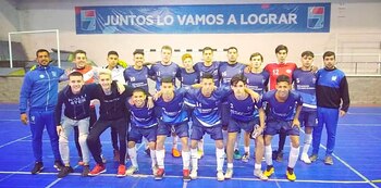 Dylan junto al equipo de