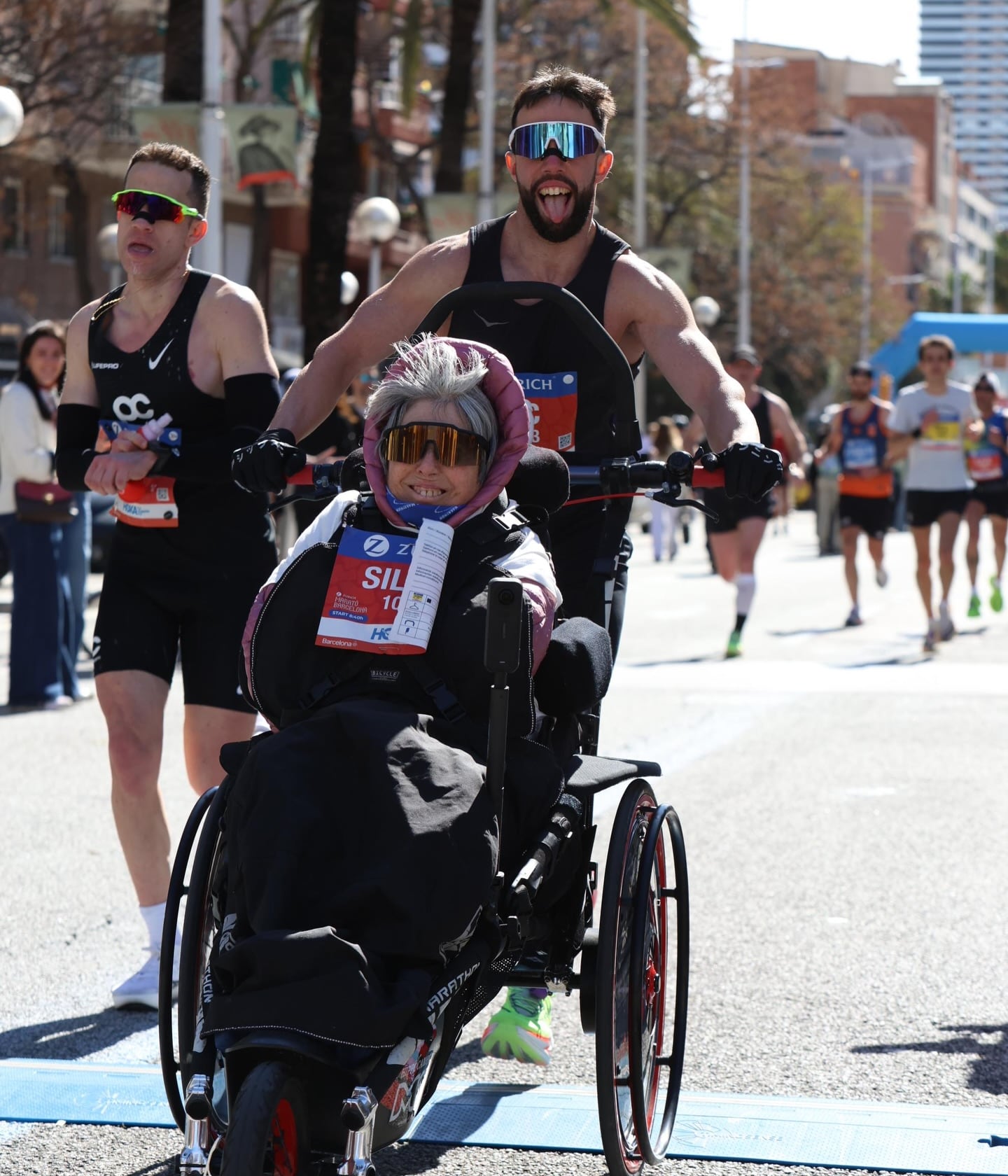 El corredor catalán completó la Media Maratón de Valencia empujando la silla de ruedas de su madre en 1 hora, 15 minutos y 49 segundos (Eric Domingo Roldán)