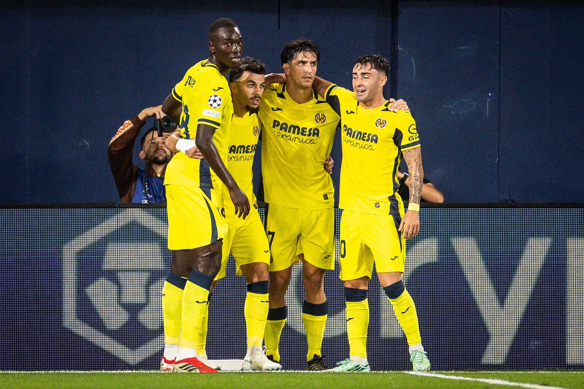 13/10/2026 October 13, 2026, Vila-Real, Spain, Spain: Georges MIKAUTADZE of Villarreal CF celebrate his goal with teammates during the UEFA Champions League, League Phase MD2 match between Villarreal CF and SSC Napoli at Estadio de la Ceramica on October 13, 2026 in Vila-real Spain. Omar ArnauDEPORTES Matthieu Mirville / Zuma Press / Europa Press