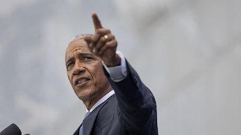 Obama afirma que Trump es "directamente responsable" de la subida de los precios por la guerra contra Irán