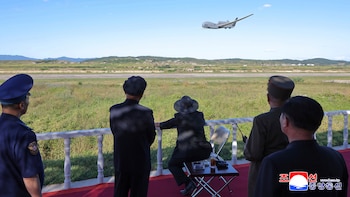 El dictador norcoreano Kim Jong-un ordenó a su Ejército una rápida expansión de la tecnología de drones en plena tensión con Seúl
