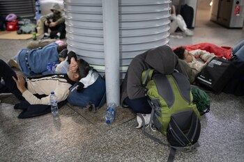 Decenas de personas se refugian