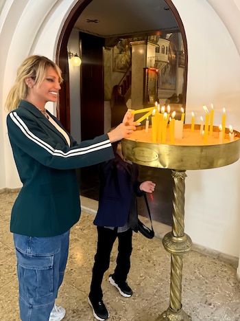El emotivo posteo de Vikcy Xipolitakis junto a su hijo Salvador y sus abuelos