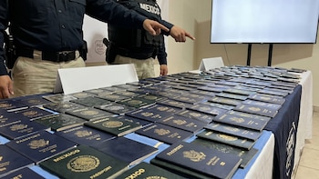 Detienen dos personas en Tamaulipas con 94 pasaportes falsos de México y Estados Unidos