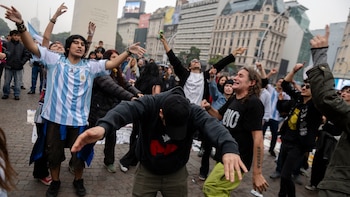 Bandeira pela morte do índio no Obelisco