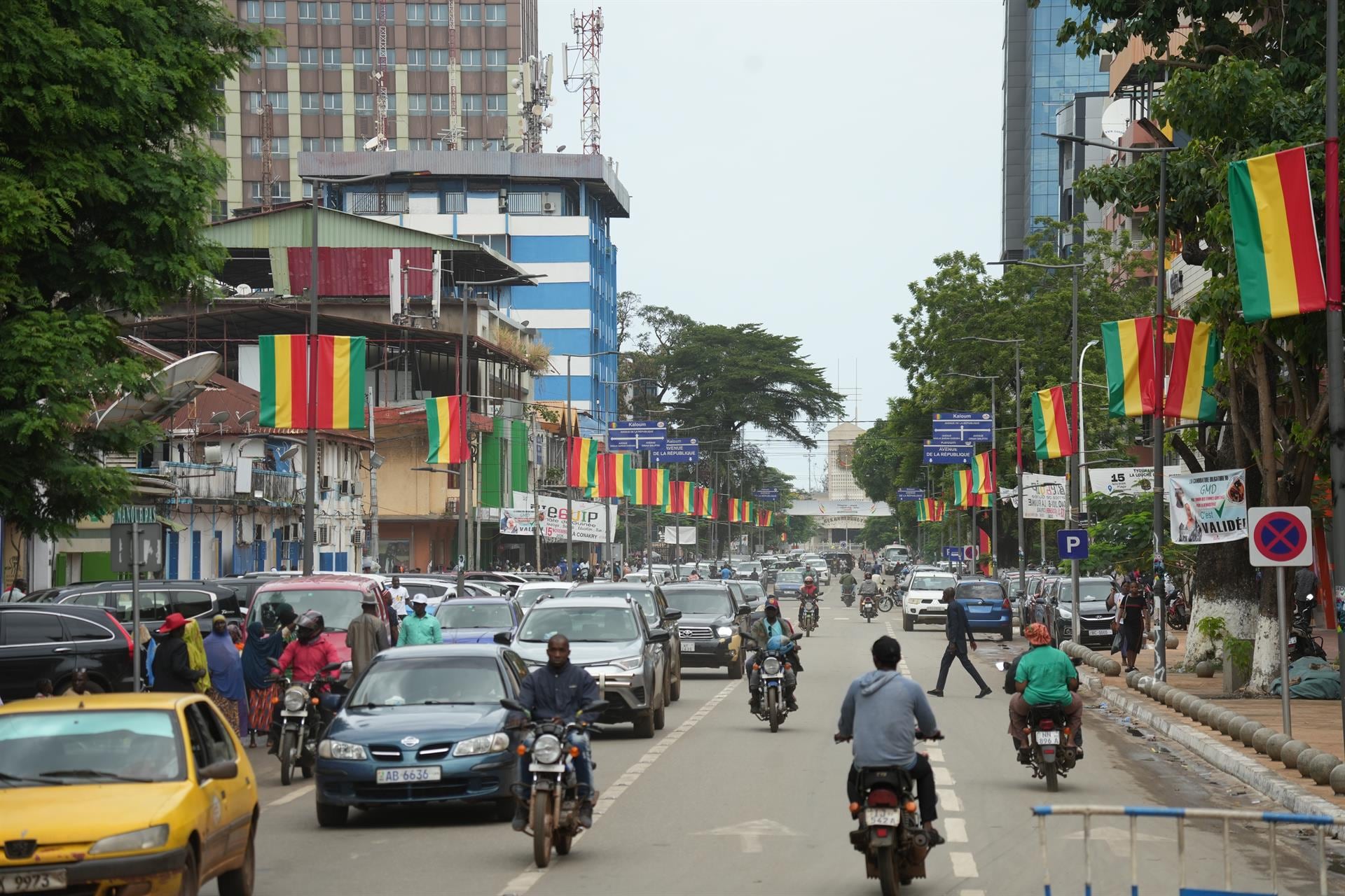 Guinea celebra unas elecciones presidenciales en las que el líder de la junta aspira a consolidar su poder