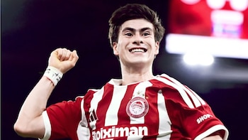 Así fue el impresionante doblete con el que la Hormiga González le dio la victoria al Olympiacos sobre Volos