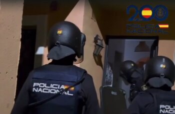 Agentes de policía en un