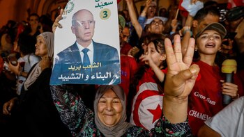 Casi sin rivales, el presidente