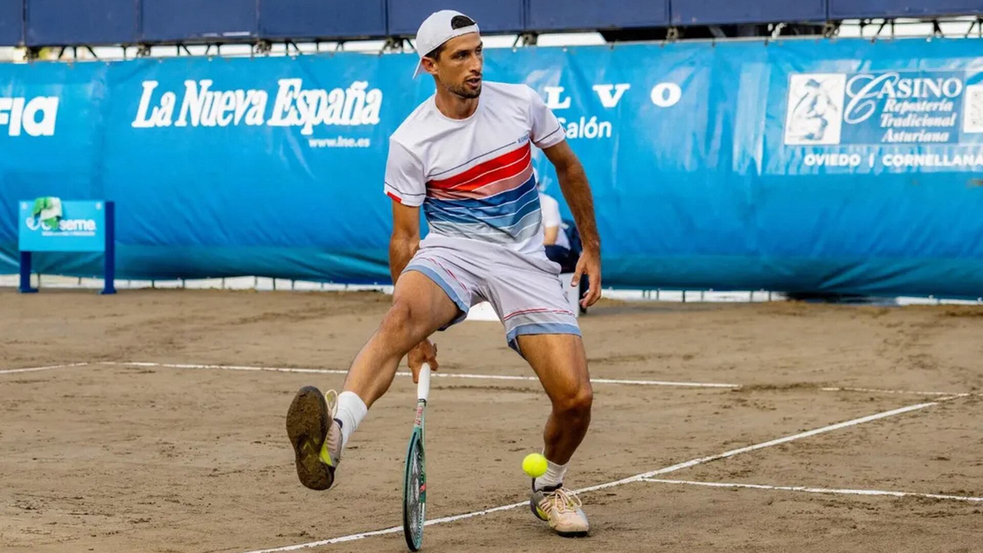 Pedro Cachin durante su participación en el Torneo de Exhibición de Tenis Playa de Luanco, una de sus últimas presentaciones dentro de la cancha