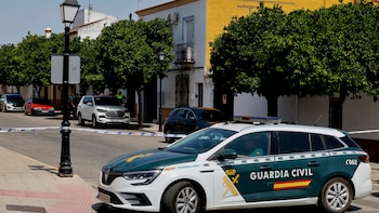 Un hombre mata a su pareja, una mujer de 44 años, en Mairena de Alfarafe (Sevilla): han encontrado a la víctima con heridas de arma blanca