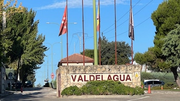 Entrada a la urbanización Valdelagua de Madrid