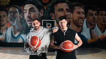 Duki inaugura junto a Clutch una cancha de básquet