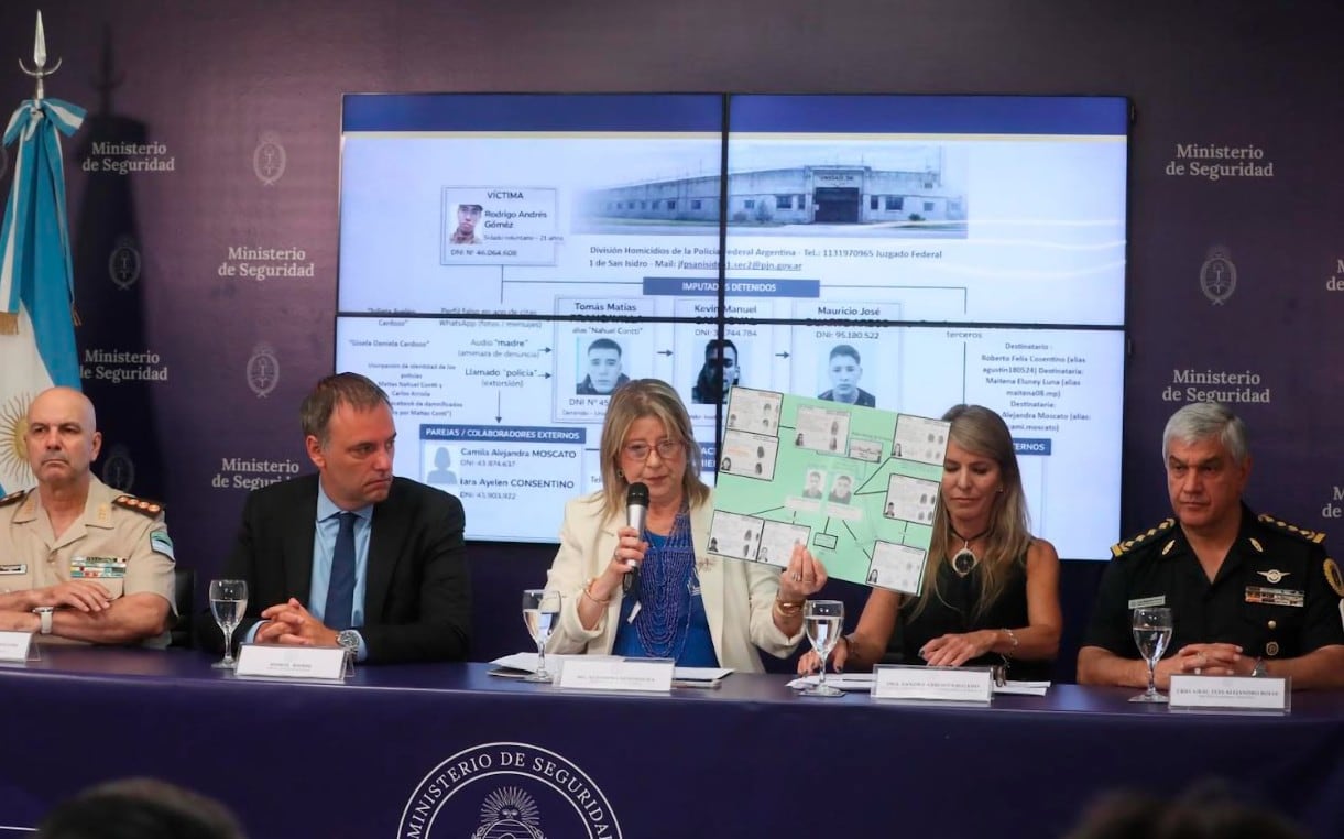 Alejandra Monteoliva, Manuel Adorni y la jueza Sandra Arroyo Salgado