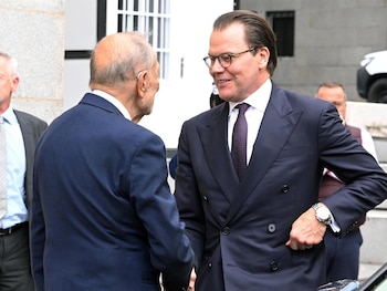 06/10/2026 El príncipe Daniel de Suecia conquista con su simpatía y su cercanía en su visita a Madrid.
Mientras los Reyes Felipe y Letizia se encuentran en Finlandia con motivo de su primera visita oficial al país nórdico, un miembro de la realeza europea ha visitado Madrid por un motivo muy especial con sello 'real'. Se trata del marido de la Princesa Victoria de Suecia, el Príncipe Daniel, que ha viajado a nuestro país sin la compañía de la heredera al trono para inaugurar en el Museo del Prado la colección de esculturas de la emblemática Reina Cristina en el año de la conmemoración del 400º aniversario de su nacimiento.
POLITICA EUROPA ESPAÑA SOCIEDAD