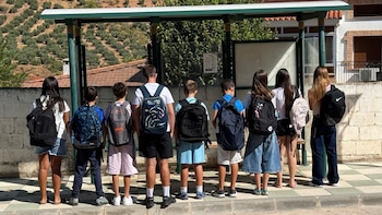 Miles de estudiantes de 32 municipios de Jaén se quedan sin ruta escolar tras el plantón de la patronal del transporte por “trabajar a pérdidas”