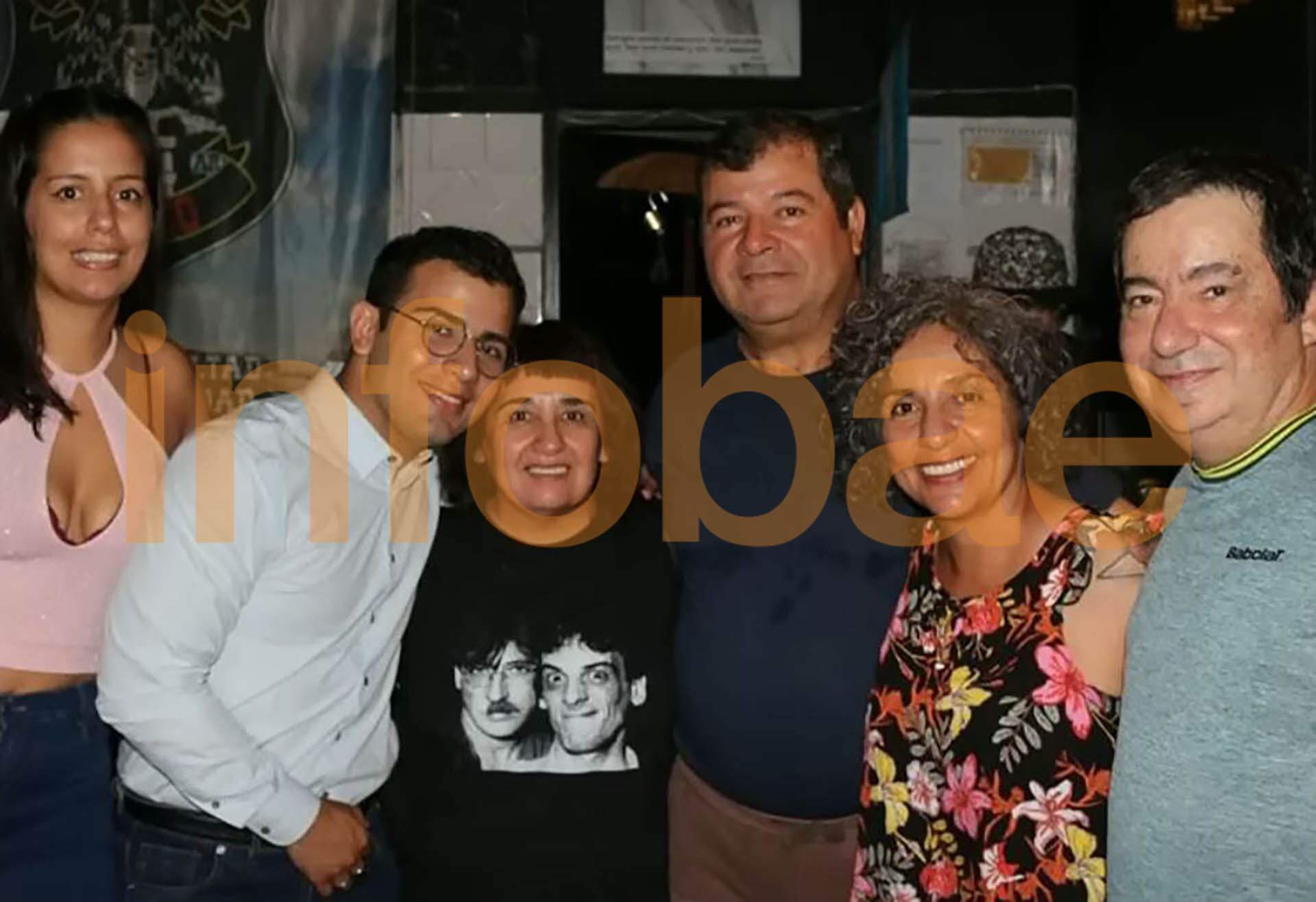 Cecilia, junto a los Sena, en el cumpleaños de Emerenciano