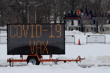 Un cartel sobre la vacunación