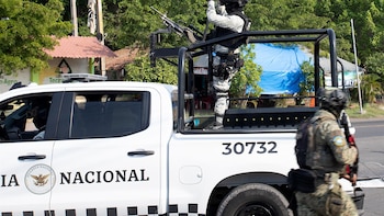 El estado mexicano de Michoacán amanece bajo bloqueos y quema de vehículos tras un operativo contra el cártel