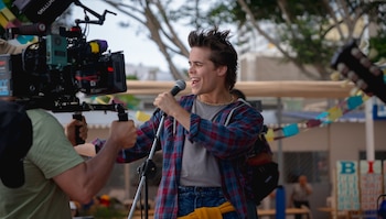 Los Patos y las Patas es la nueva comedia dirigida por Guille Castañeda.