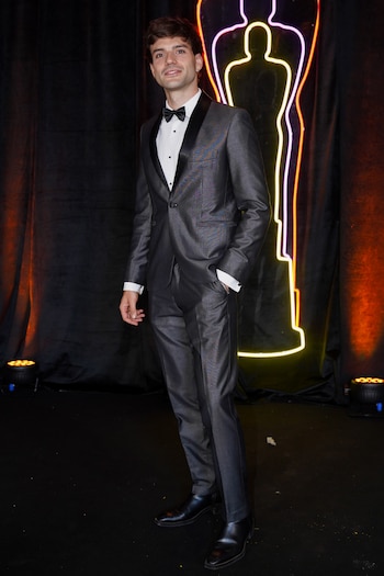 Cris Vanadía lució un esmoquin