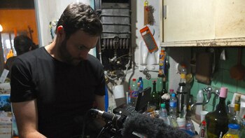 El director, Leonardo Petralia, filmando