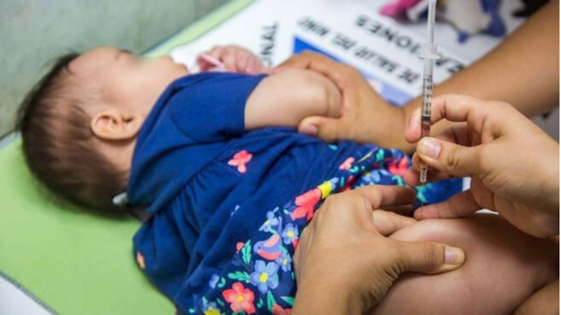 El Boletín Epidemiológico Nacional subraya que, aunque la introducción de la vacuna redujo la incidencia global de tos convulsa, la enfermedad persiste especialmente en no vacunados y en quienes no completaron el esquema (Foto: Minsa)