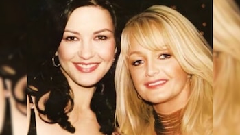 Catherine Zeta-Jones llora la muerte de su gran amiga Bonnie Tyler: “Tengo el corazón roto”