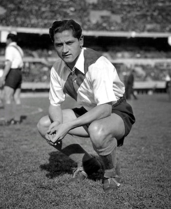 Adolfo Pedernera con la camiseta