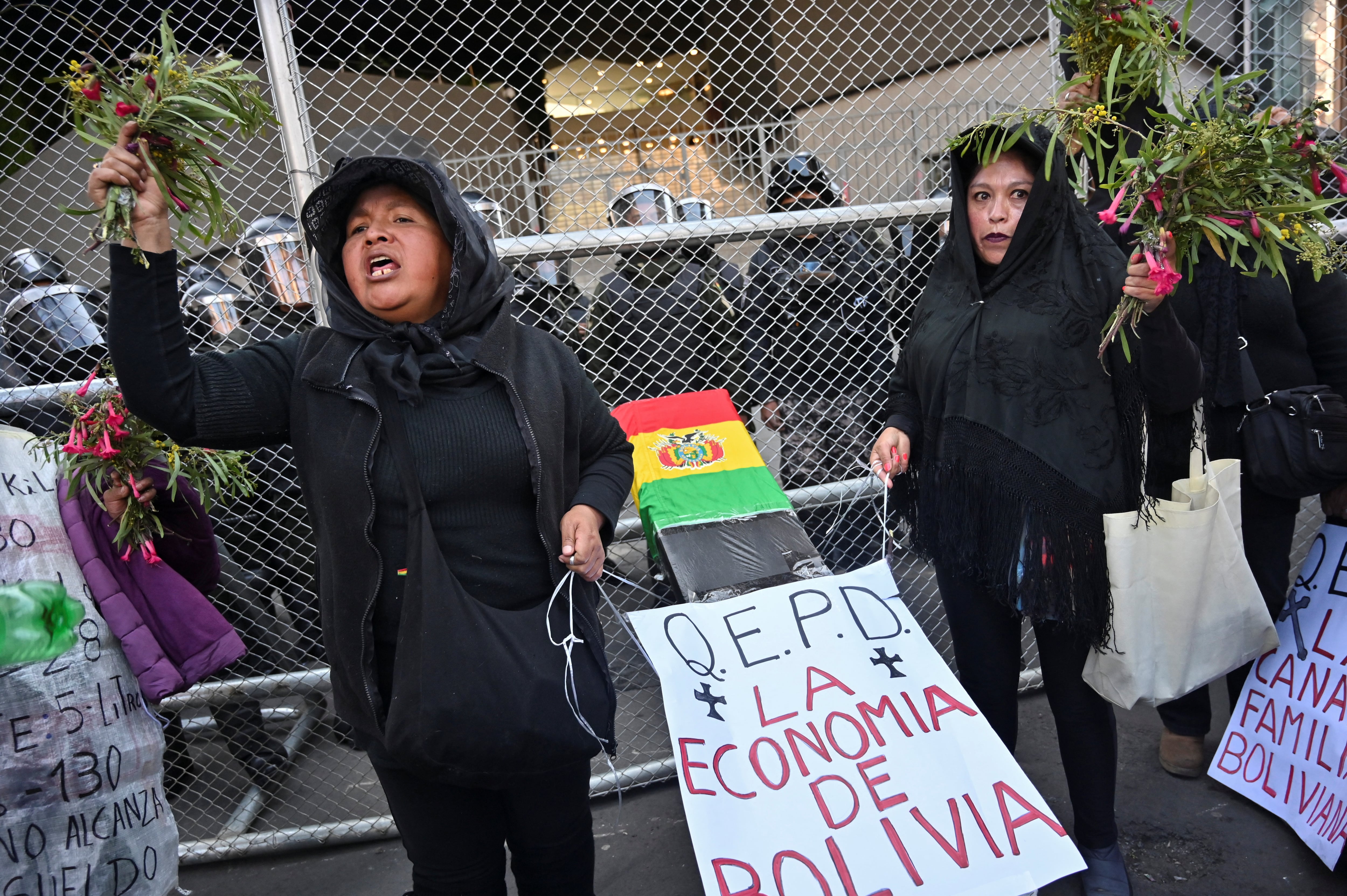 Seguidores de Evo Morales bloquearon carreteras durante dos semanas en junio, exigiendo su inclusión en las listas (REUTERS/Claudia Morales)