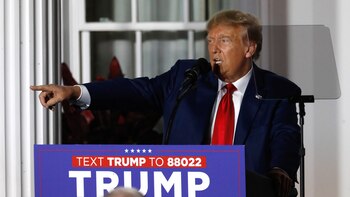 Trump considera comparecer el lunes