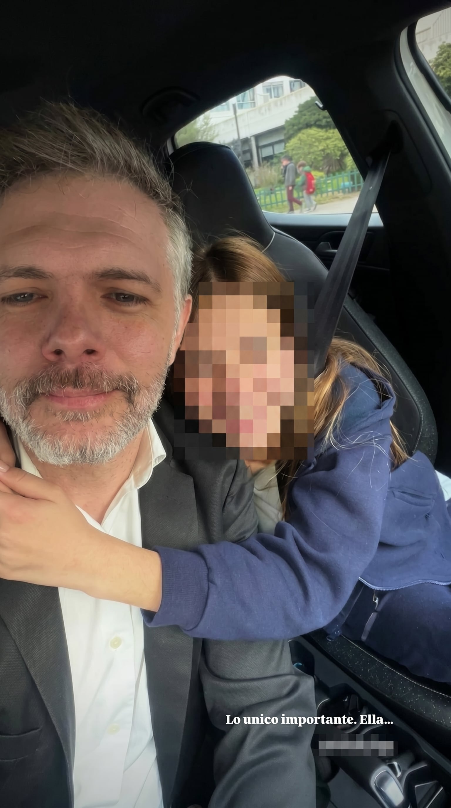 Diotto publicó la imagen de su hija abrazándolo instantes después de su descargo