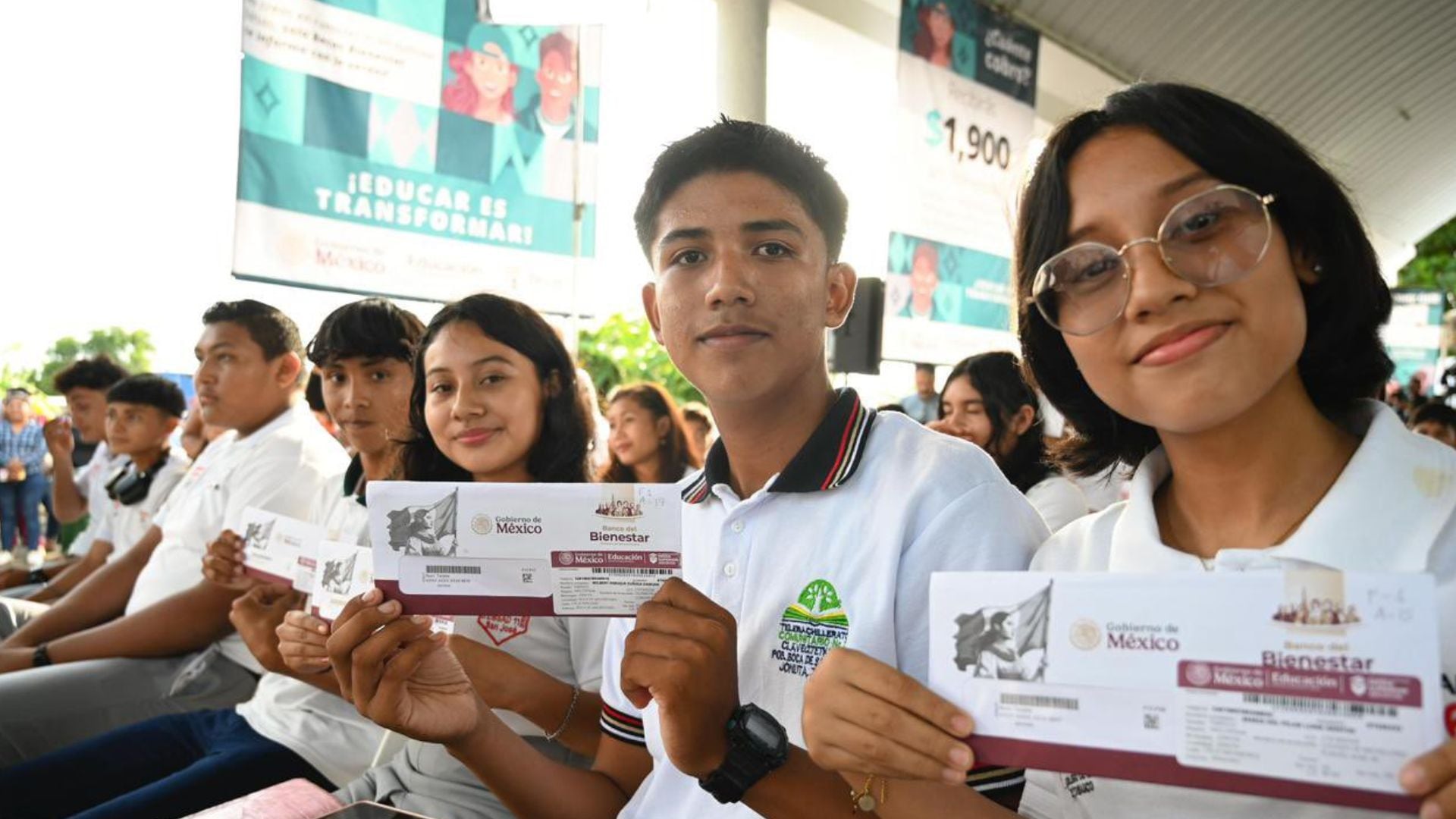 Julio León Trujillo, Coordinador Nacional de Becas para el Bienestar Benito Juárez, durante la conferencia donde anunció la entrega gradual del apoyo a más de ocho millones de estudiantes en distintos niveles educativos. (X@apoyosbienestar)