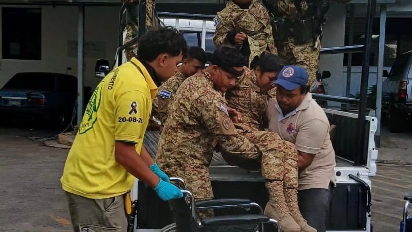 Más de una docena de soldados salvadoreños resultaron heridos en accidentes de tránsito recientes según las autoridades locales. Foto cortesía Comandos de Salvamento