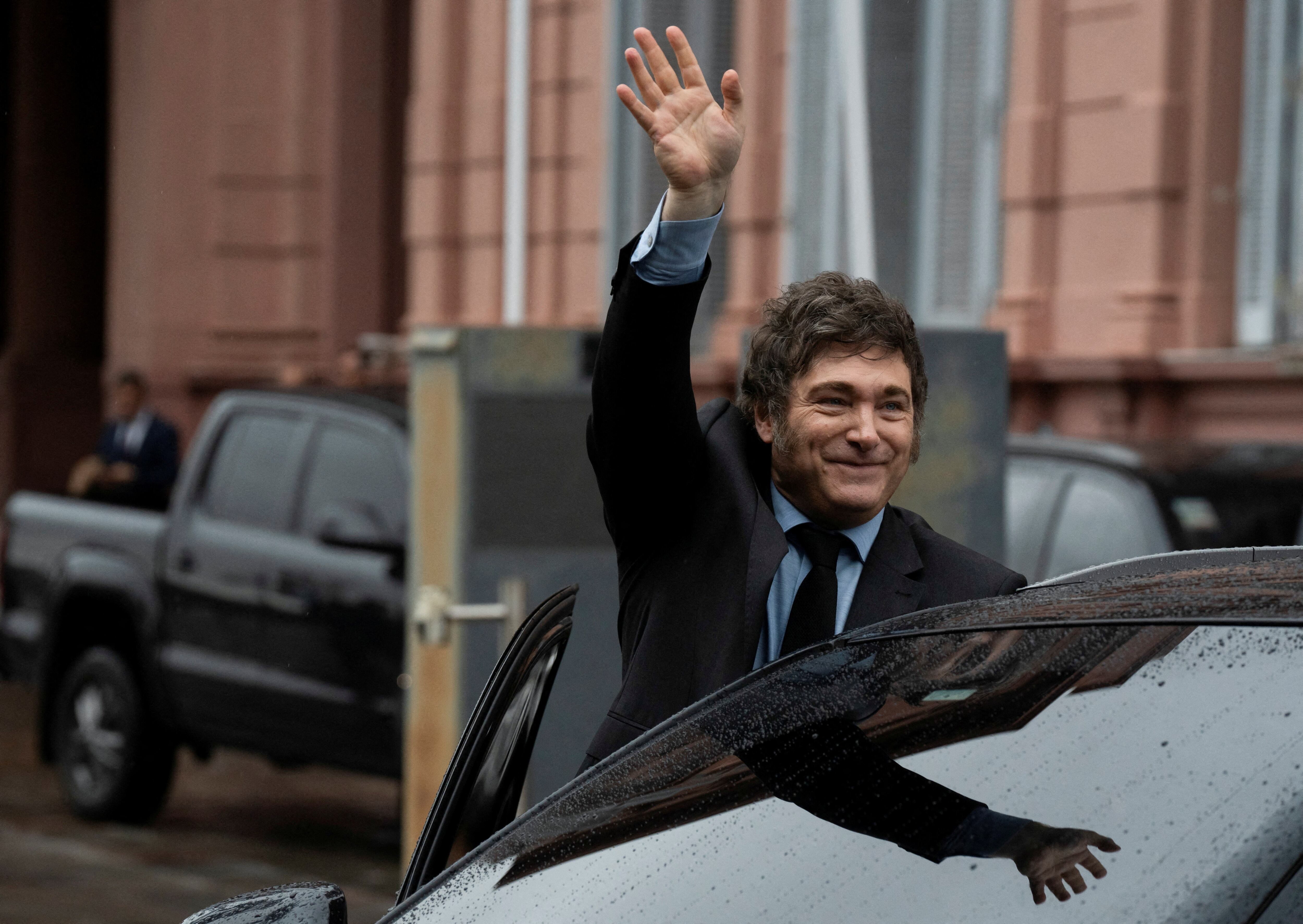 FILE PHOTO: Argentina's President Javier Milei greets from a car after a meeting with his French counterpart Emmanuel Macron at the Casa Rosada presidential palace, in Buenos Aires, Argentina November 17, 2024. REUTERS/Irina Dambrauskas/File Photo